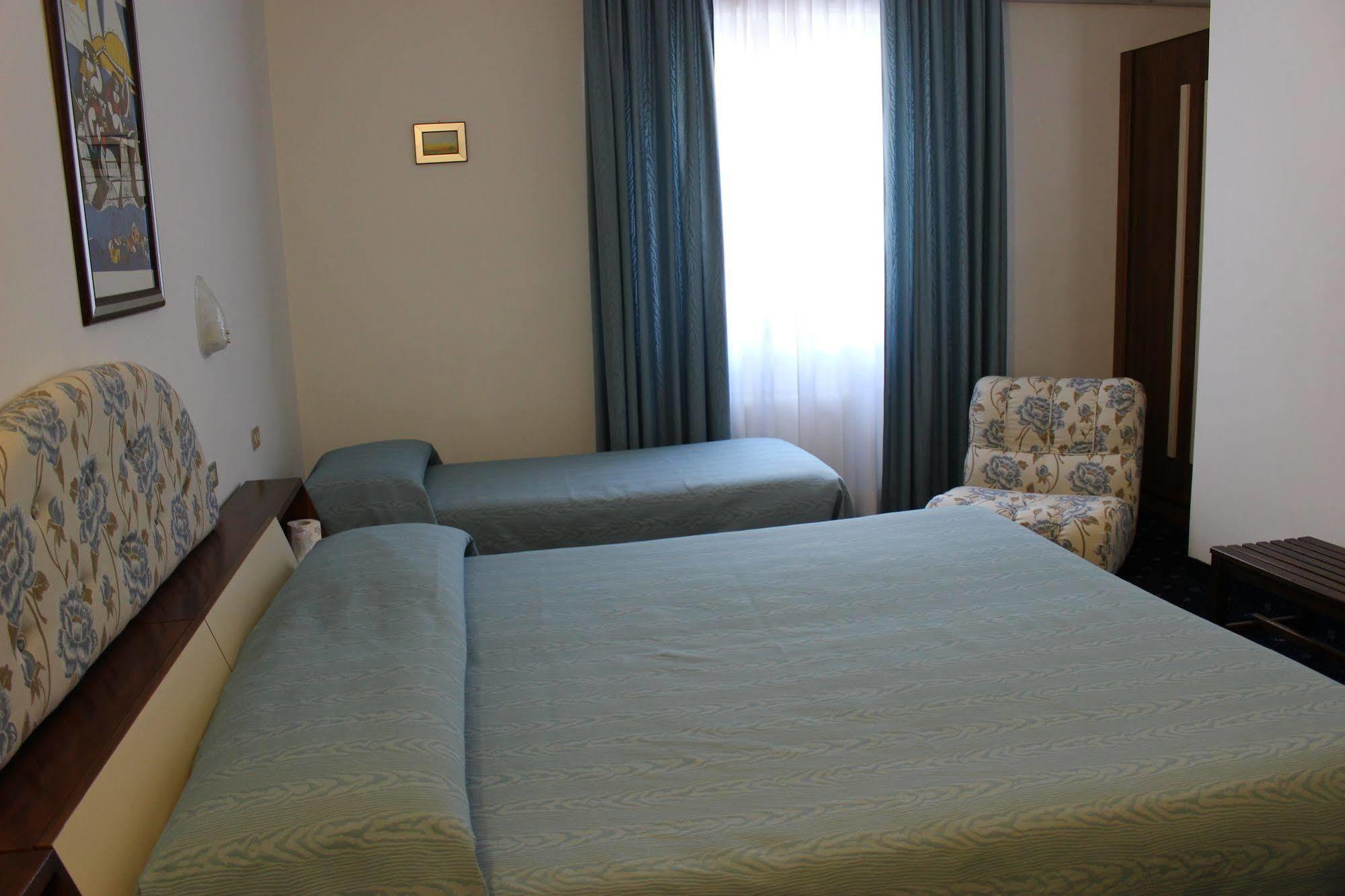 Hotel Pinolo Gubbio Exterior foto